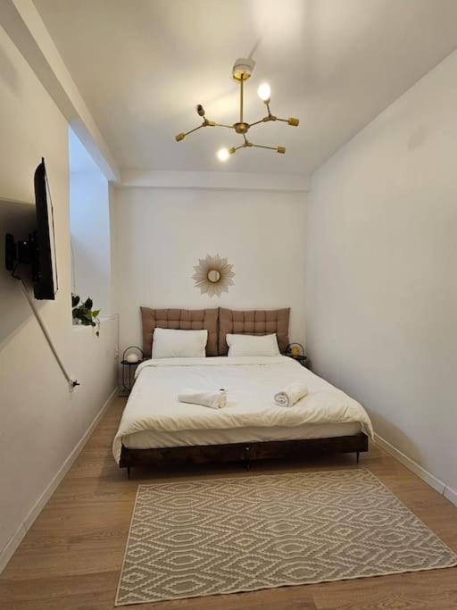 Heart Of City Center 4Br 2Bath 10 Pers Bucharest Luaran gambar
