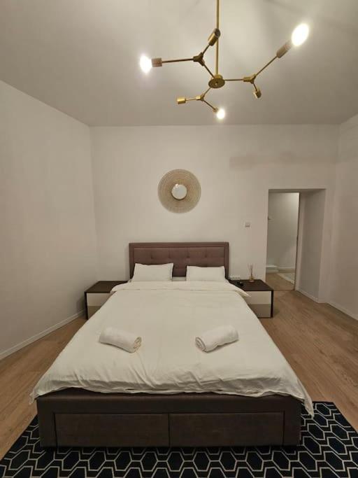 Heart Of City Center 4Br 2Bath 10 Pers Bucharest Luaran gambar