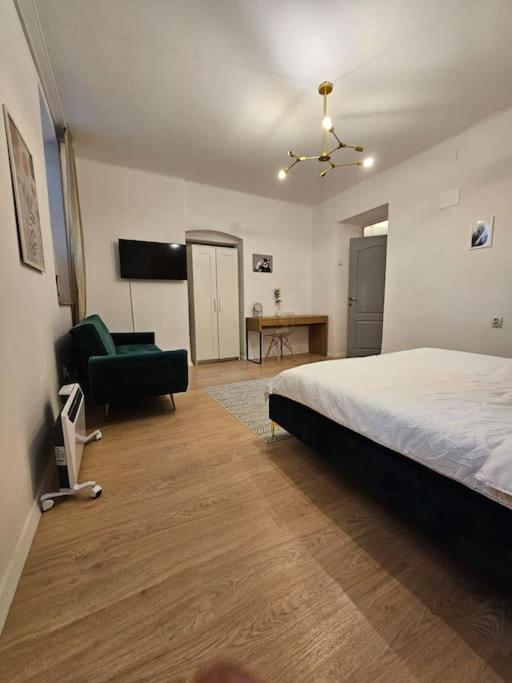 Heart Of City Center 4Br 2Bath 10 Pers Bucharest Luaran gambar