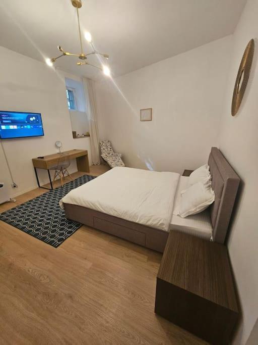 Heart Of City Center 4Br 2Bath 10 Pers Bucharest Luaran gambar